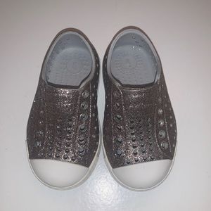 Native shoes EUC!! 🤎🤍